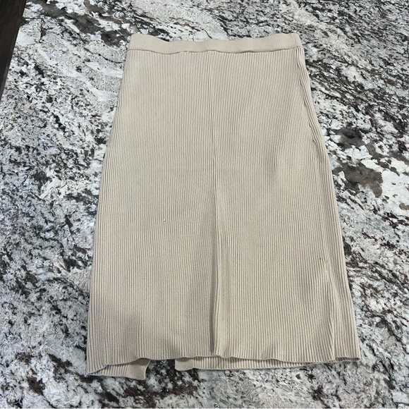 NWOT Abercrombie Skirt - Picture 2 of 3